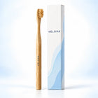 Cepillo dental de bambú Vélora con packaging individual