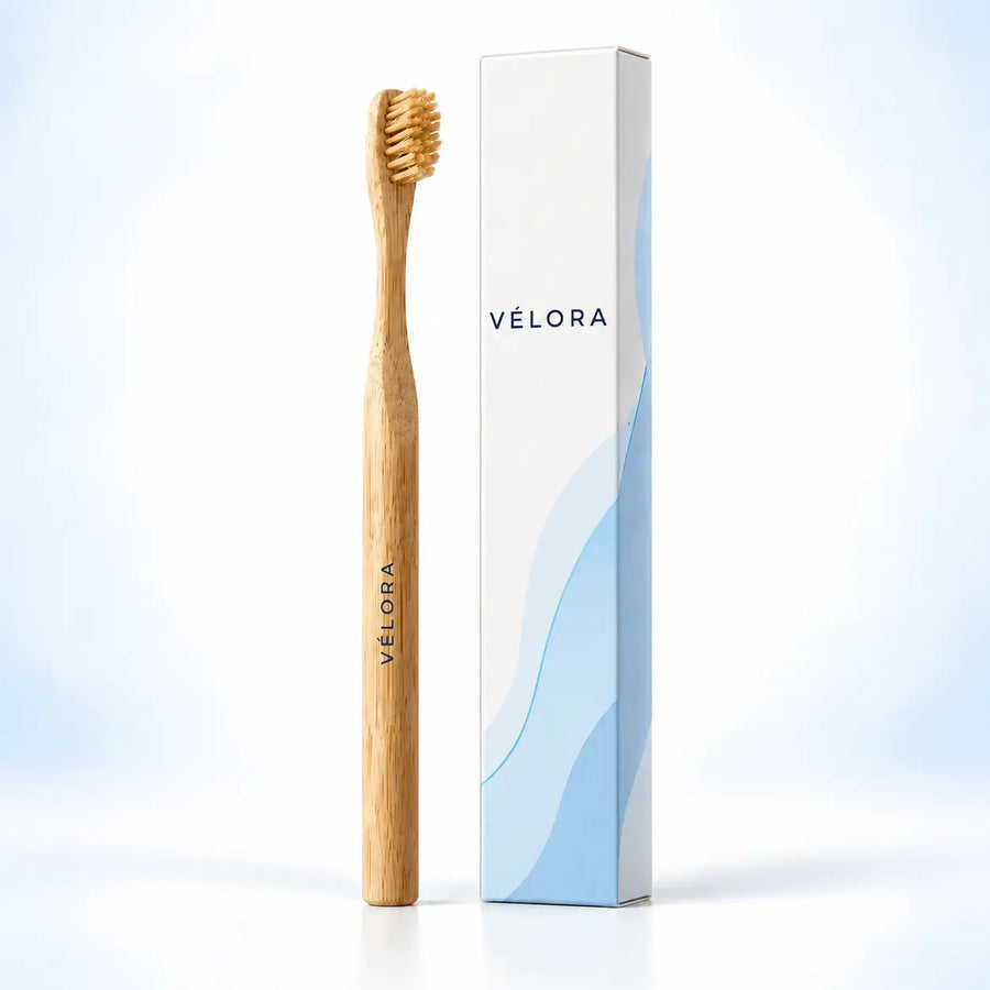Cepillo dental de bambú Vélora con packaging individual